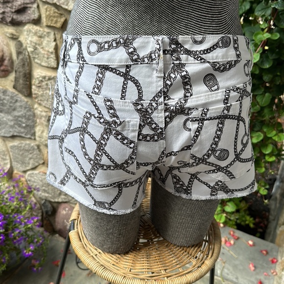 Michael Kors chain link patterned short shorts - Picture 3 of 7